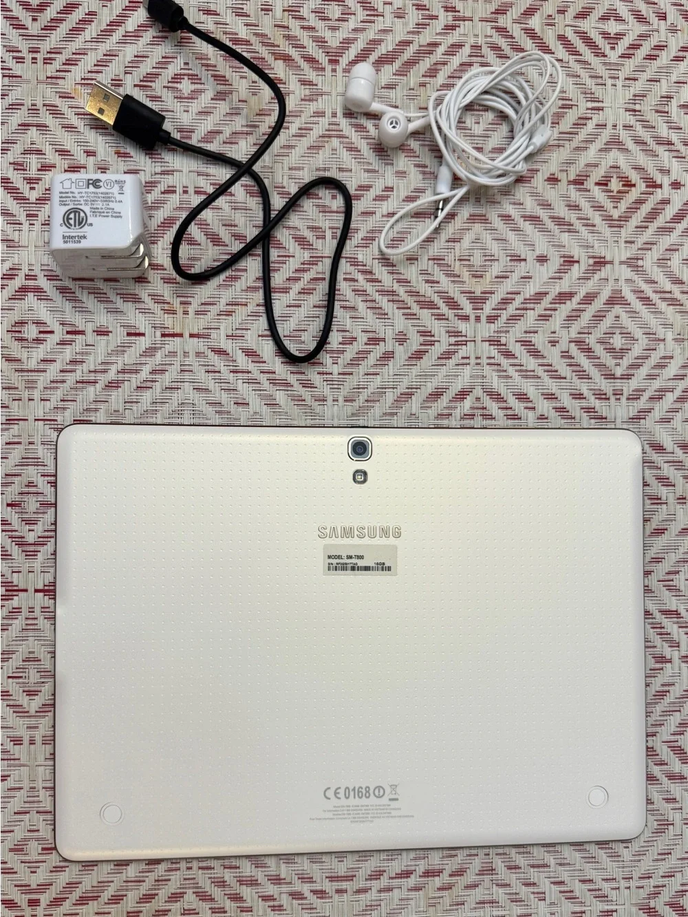 Samsung 2014 White Tablet with Charger and Earbuds SM-T800 16GB